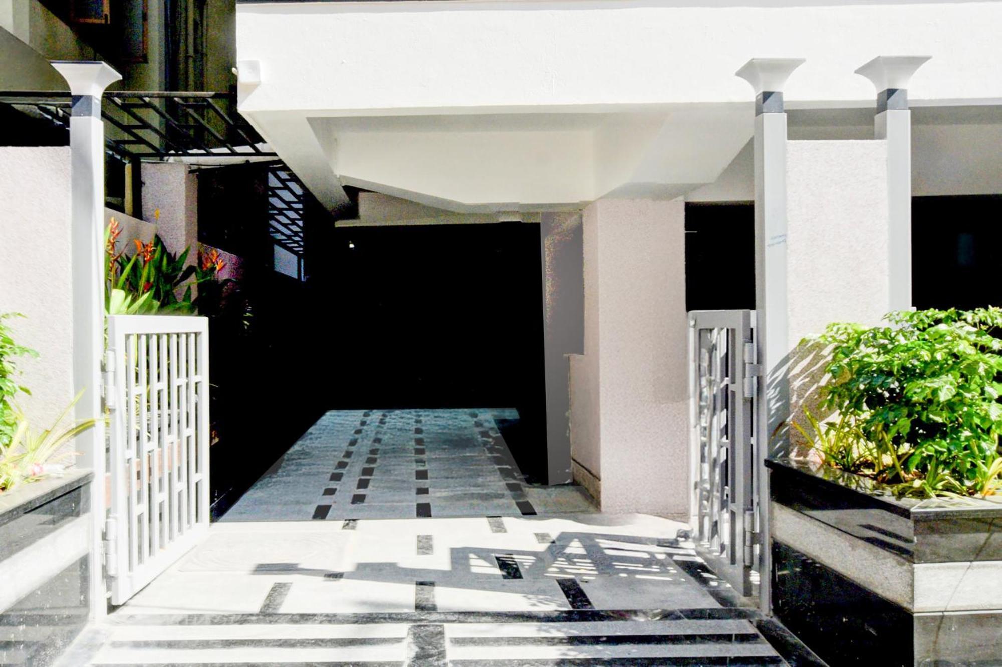 Townhouse Aarav Business Hotel ไฮเดอราบัด ภายนอก รูปภาพ