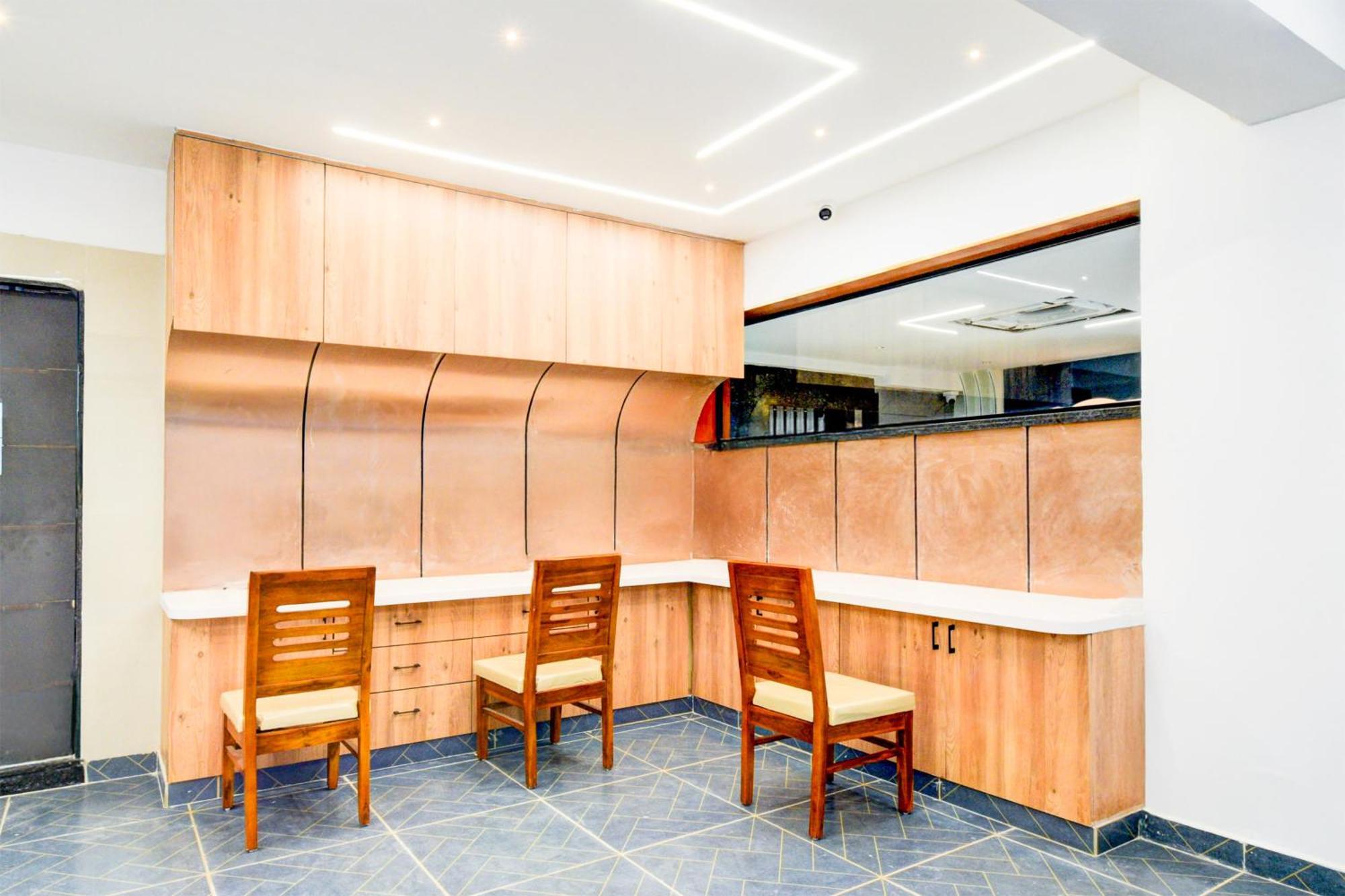 Townhouse Aarav Business Hotel ไฮเดอราบัด ภายนอก รูปภาพ