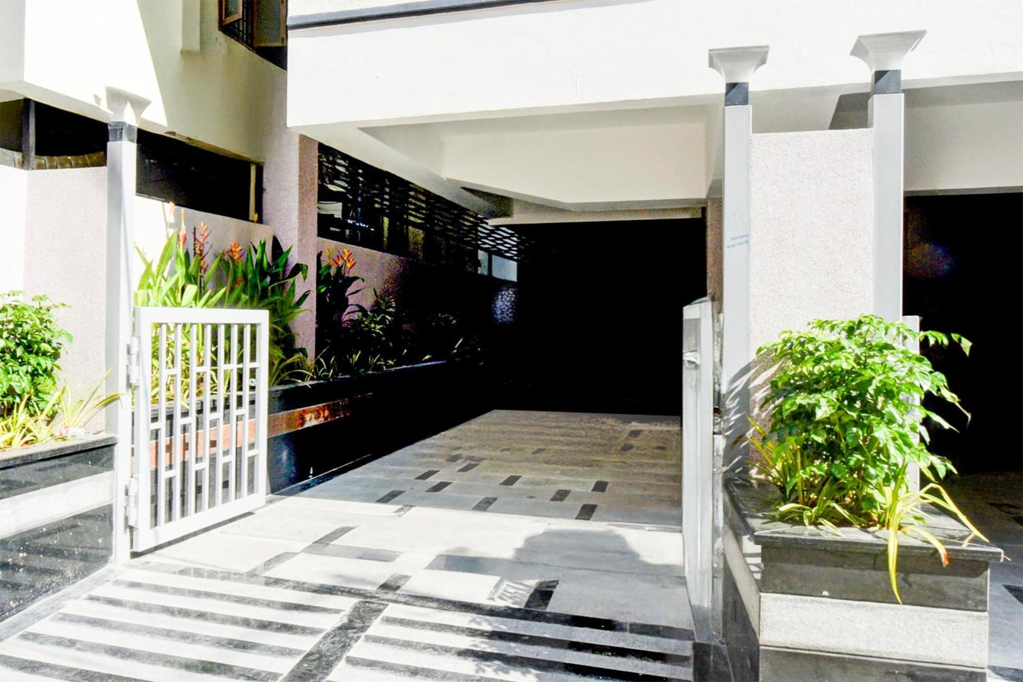Townhouse Aarav Business Hotel ไฮเดอราบัด ภายนอก รูปภาพ
