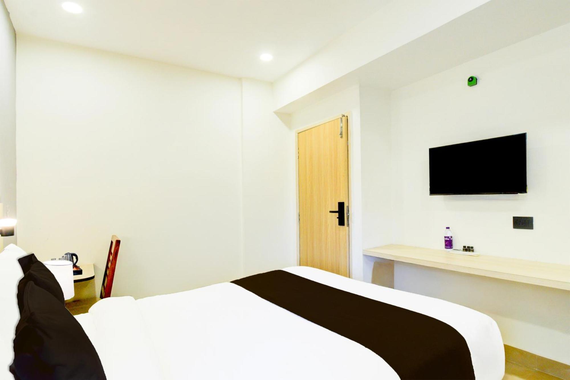 Townhouse Aarav Business Hotel ไฮเดอราบัด ภายนอก รูปภาพ