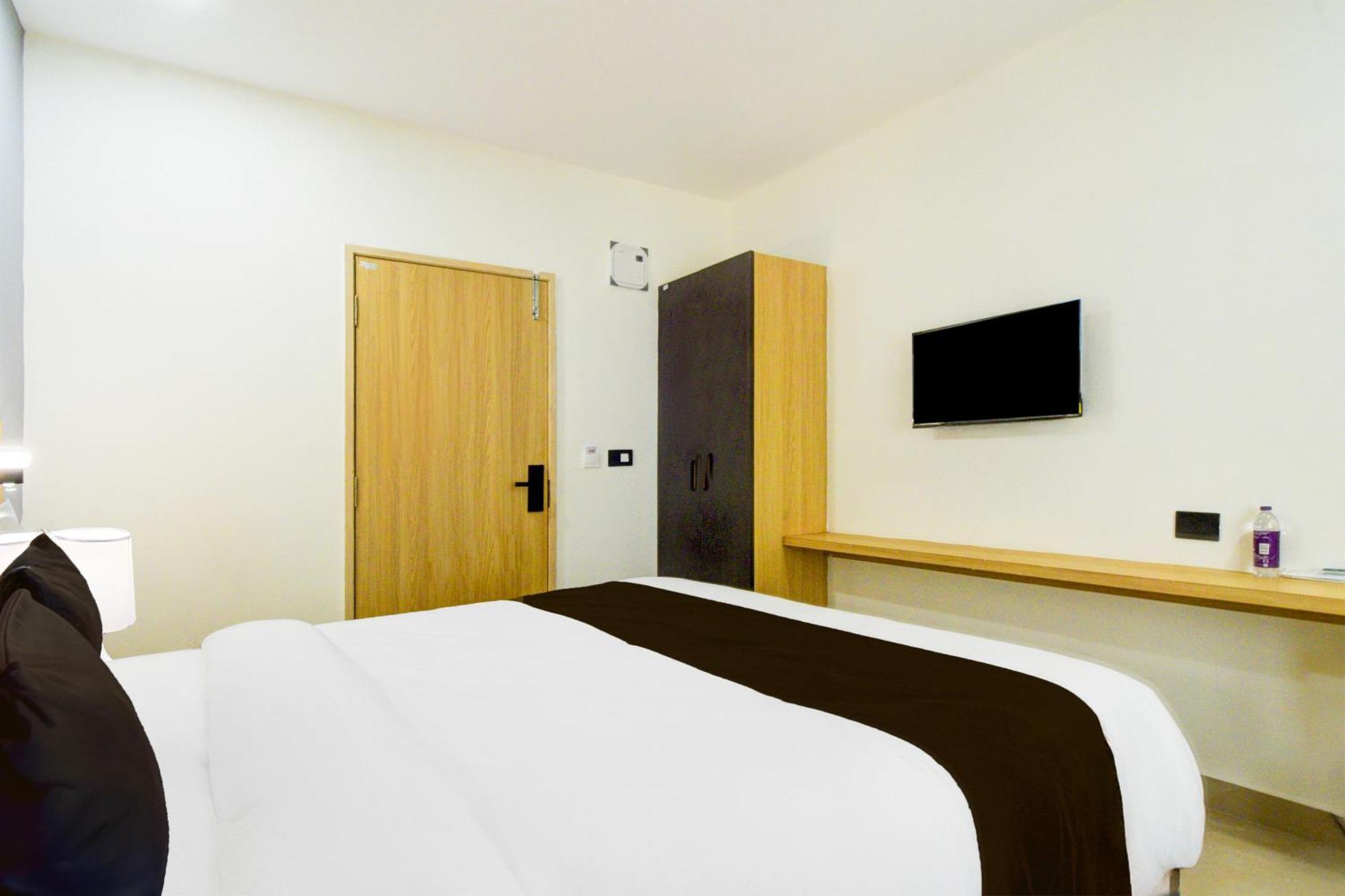 Townhouse Aarav Business Hotel ไฮเดอราบัด ภายนอก รูปภาพ